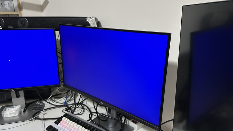 求助asus 5k螢幕PA27JCV全藍底時 左方出現暗紅色斑塊