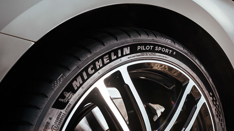 米其林輸了? UHP 輪胎乾濕地集體評比：MC7、PS5, F1A6，iON evo、TR1