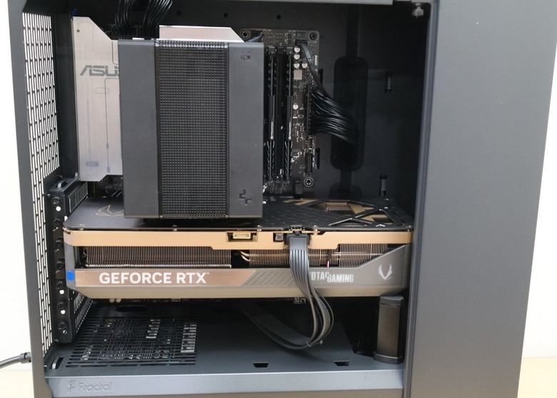 North 的簡約平價版 Fractal Design Epoch 開箱