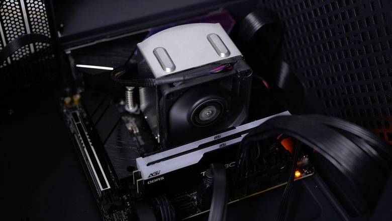 組一台已經準備好鬼轉 GTA 6 遊戲主機的偽 ITX 家用伺服器！