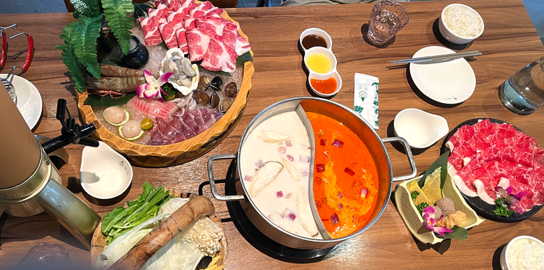 【食記】【台中火鍋|泰滾泰式火鍋 崇德店二訪】壽星送蝦超划算|夢幻奢華鍋+鍋烤節活動一次體驗 2025/08【阿洪開箱中】