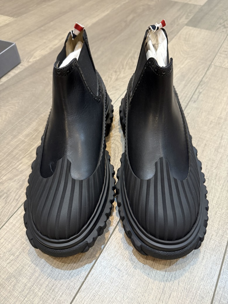 「開箱」Thom Browne 踝靴 & 四條槓毛衣 & VERSACE 帽子
