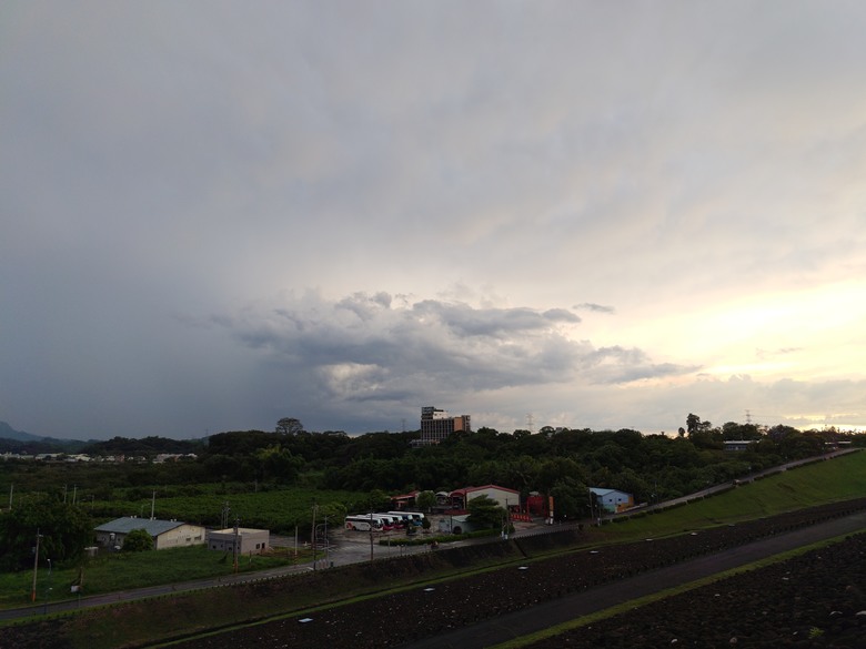 點我看大圖 【遊記】「舊地重遊」發現多了一分「守護」,但「記憶」仍是無法找回「兒時失落之物」,仁義潭水庫 - 大漠國渡