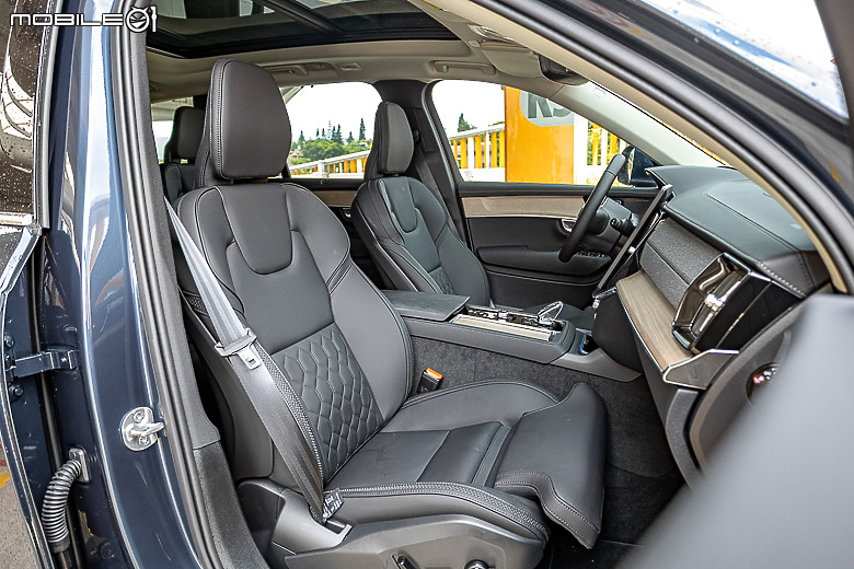 Volvo 小改款 XC90 B5 Plus 試駕|披上時尚外衣、融入科技元素,利劍重磨再戰一回!