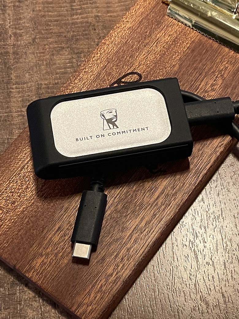 小體積・大超值：Kingston XS2000 外接 SSD 開箱，打造行動創作新典範