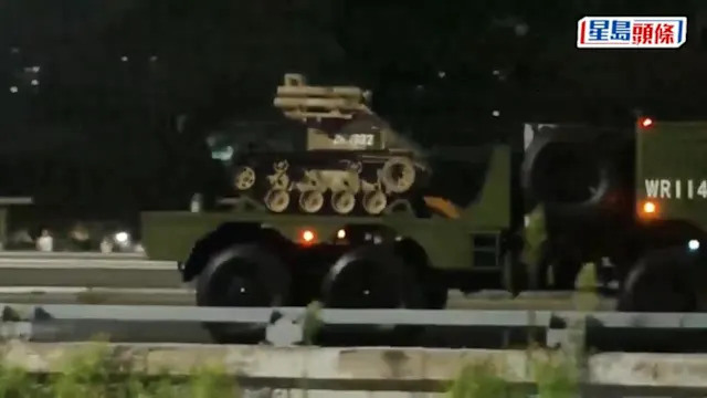 中国的阅兵彩排，全是新武器，所有人都成了军盲