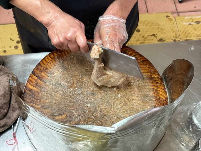 一間很不起眼且容易錯過的鵝肉店，肉質鮮甜，鹹淡適中