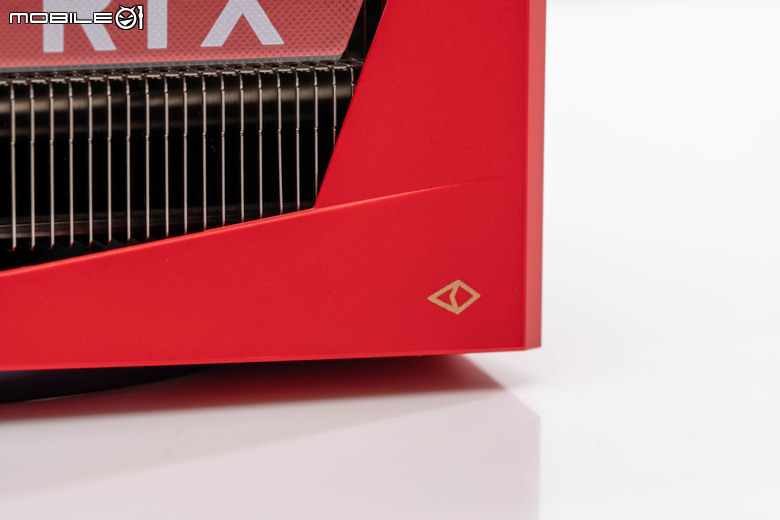 微星 GeForce RTX 5070 Ti 16G MLG Edition 魔龍姬版本顯示卡開箱 以獨特艷紅設計賦予火熱性能