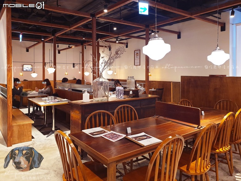 點我看大圖 「青春漢堡 Aoharu Burger」昭和靈魂日式洋食,新店裕隆城裡的復古時光食堂|癡吃霞與凌犬崔西