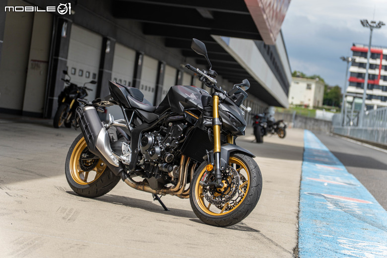 點我看大圖 Honda CB1000 Hornet SP賽道試駕|黑金配色低調奢華,Öhlins懸吊加持