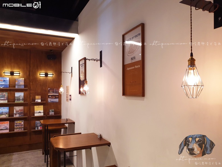 點我看大圖 「青春漢堡 Aoharu Burger」昭和靈魂日式洋食,新店裕隆城裡的復古時光食堂|癡吃霞與凌犬崔西