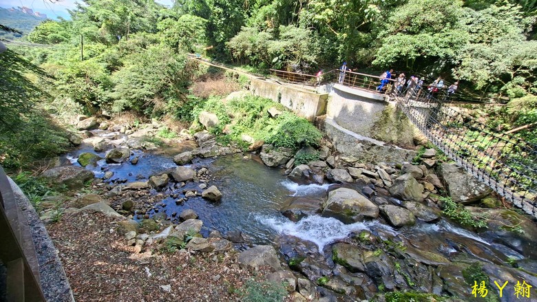 【郊山走走】草山觀瀑吊橋觀瀑、猴崁水圳古道消暑、頂湖山登山健行