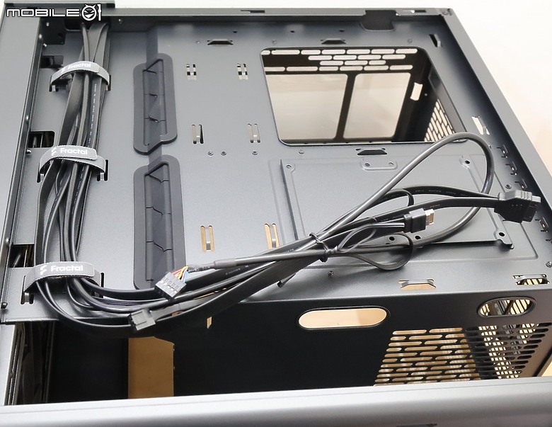 點我看大圖 North 的簡約平價版 Fractal Design Epoch 開箱