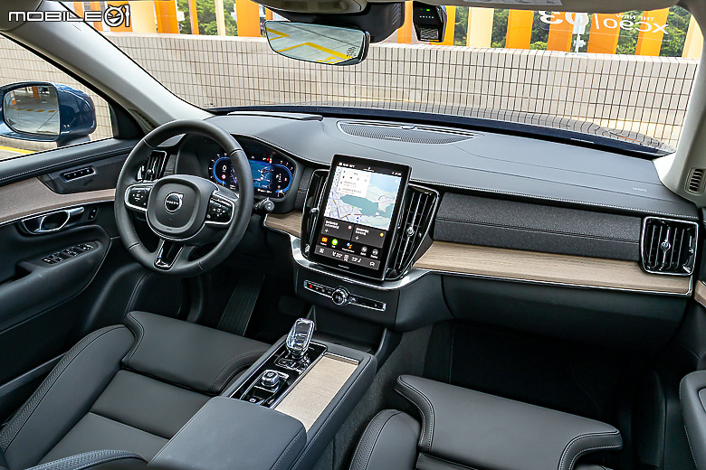 Volvo 小改款 XC90 B5 Plus 試駕|披上時尚外衣、融入科技元素,利劍重磨再戰一回!