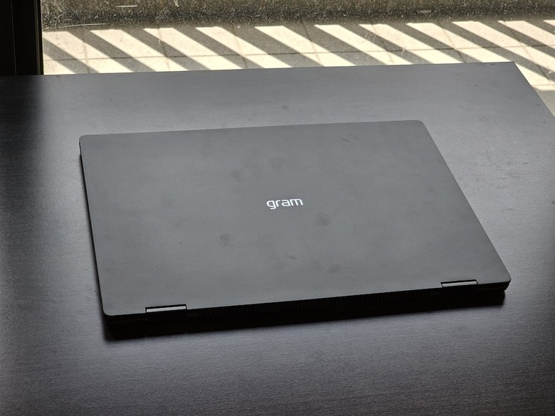 一機多用的姿勢解鎖 LG 16T90TP