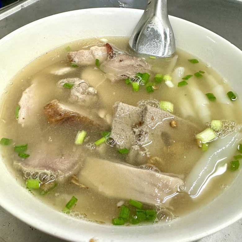 🇹🇭唐人街必吃排隊名店！這碗燒肉飯讓我念念不忘～🍖