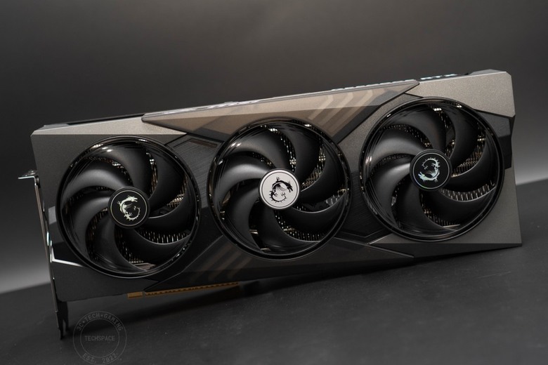 MSI GeForce RTX 5070 12G GAMING TRIO OC 開箱評測 | 霸氣流線龍魂傳承、4K 門檻輕鬆跨過