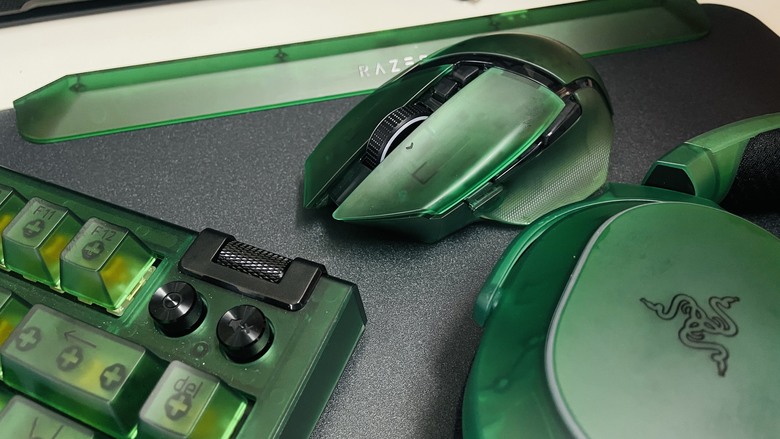 【阿洪開箱中】雷蛇 Razer Phantom 幻影綠系列整組開箱實測心得｜RGB 美學全面解放，透明設計再掀桌面革命！