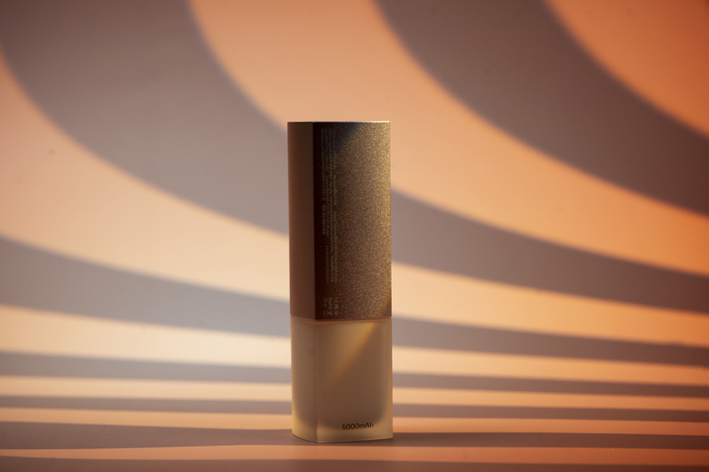 【開箱測試】LOFFEE 釉光多功能行動電源 5000mah 外觀精緻 效能其次