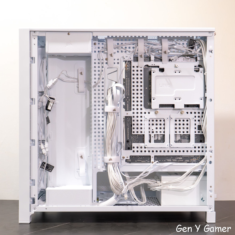點我看大圖 模組化尬洞洞板!CORSAIR FRAME 5000D RS ARGB