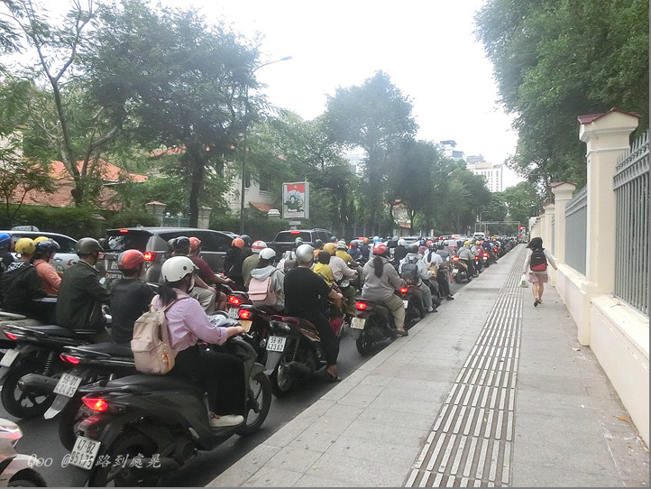 點我看大圖 一路到處晃---越南單車日誌 (渡輪過河、再渡海到「頭頓市」)
