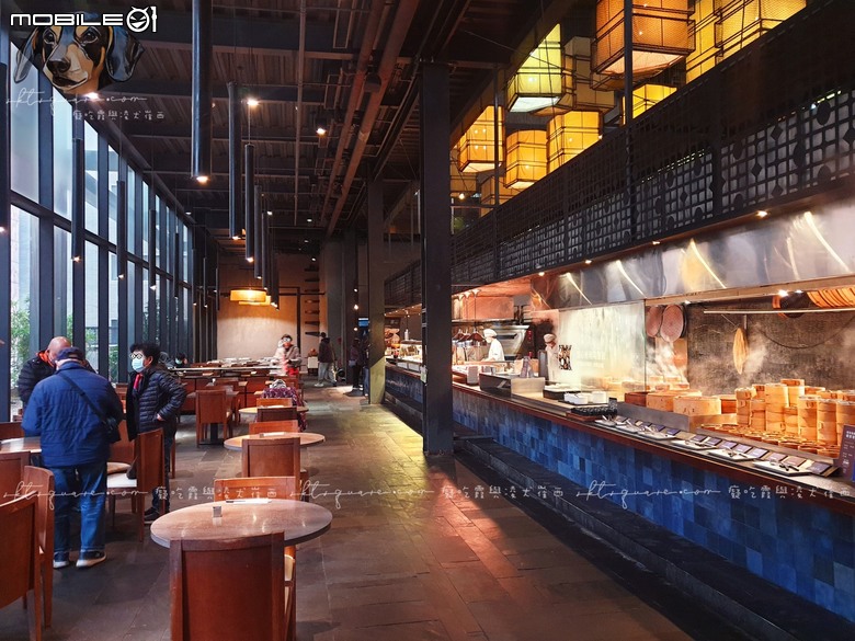 點我看大圖 桃園藝文特區港點吃到飽「村民食堂廚窗港點」不用700元爽吃80道|癡吃霞與凌犬崔西