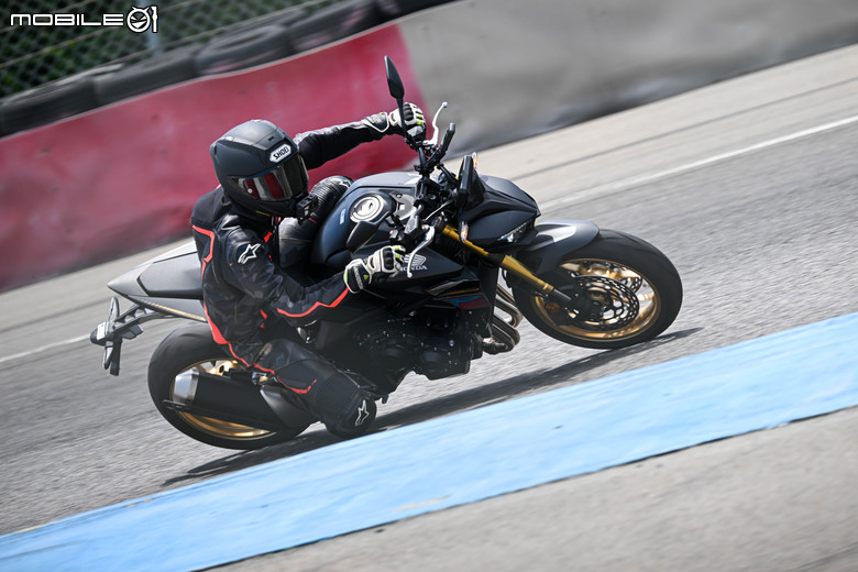 點我看大圖 Honda CB1000 Hornet SP賽道試駕|黑金配色低調奢華,Öhlins懸吊加持