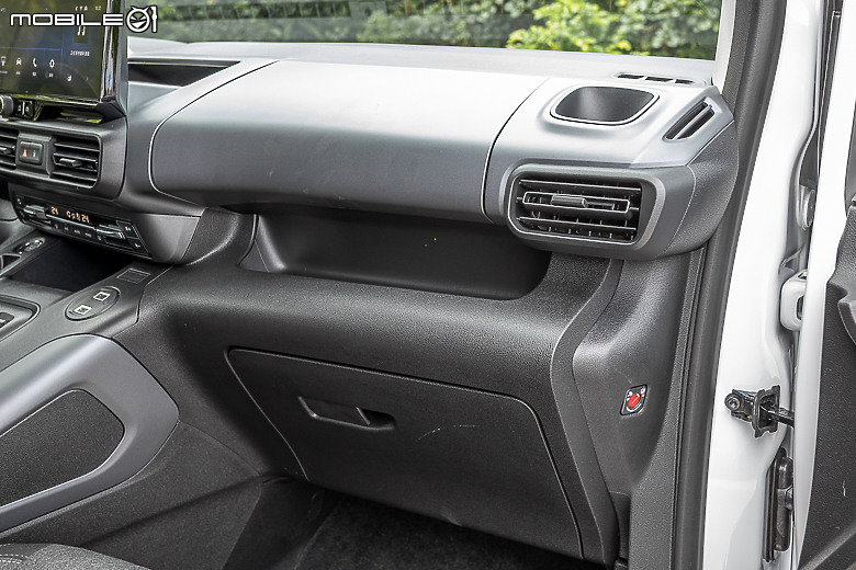 Opel Combo Life Premium 試駕｜挾德藝美學登台參戰，啟七座 MPV 瑜亮之爭！