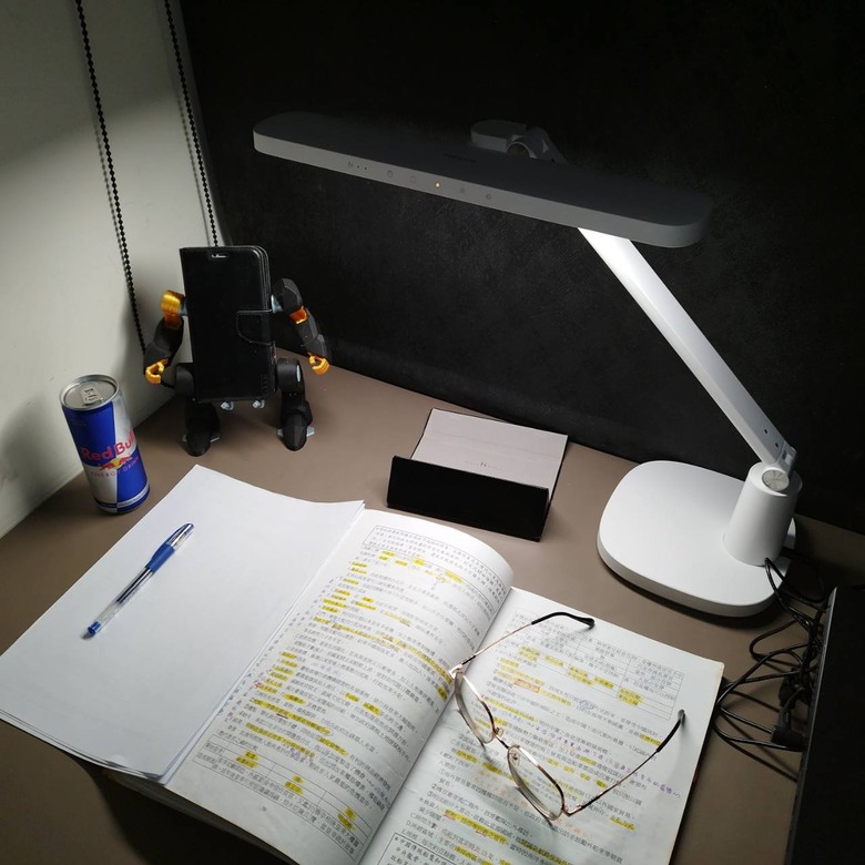 分享 租屋小套房光源改造!夜讀仔的書桌救星