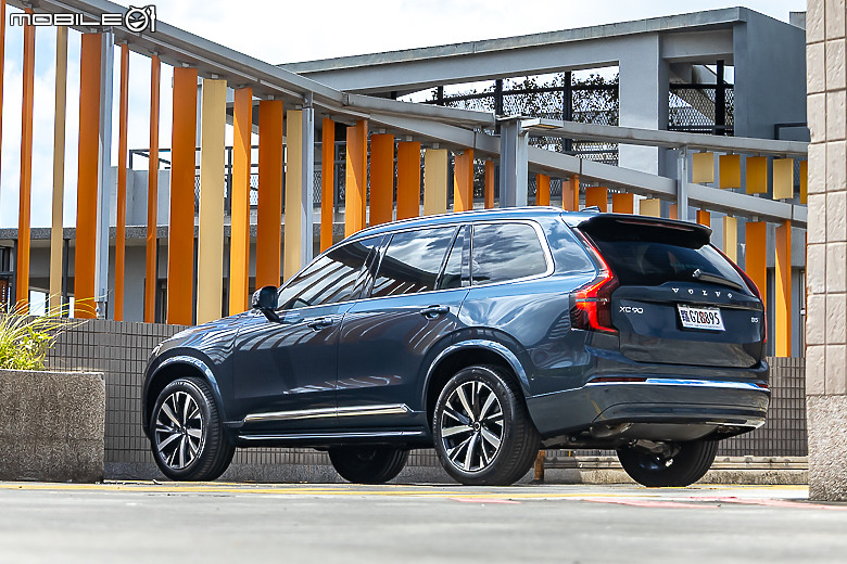 Volvo 小改款 XC90 B5 Plus 試駕|披上時尚外衣、融入科技元素,利劍重磨再戰一回!