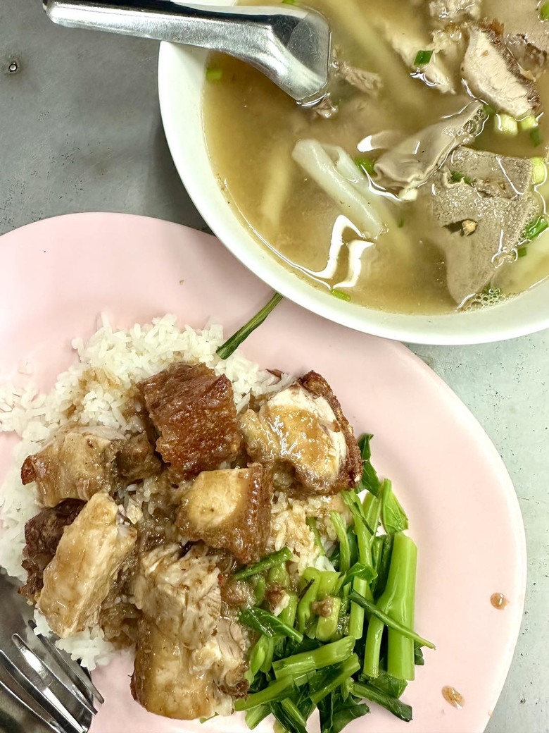 🇹🇭唐人街必吃排隊名店！這碗燒肉飯讓我念念不忘～🍖