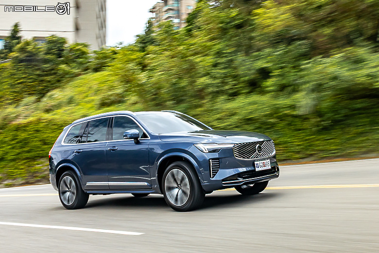 Volvo 小改款 XC90 B5 Plus 試駕|披上時尚外衣、融入科技元素,利劍重磨再戰一回!