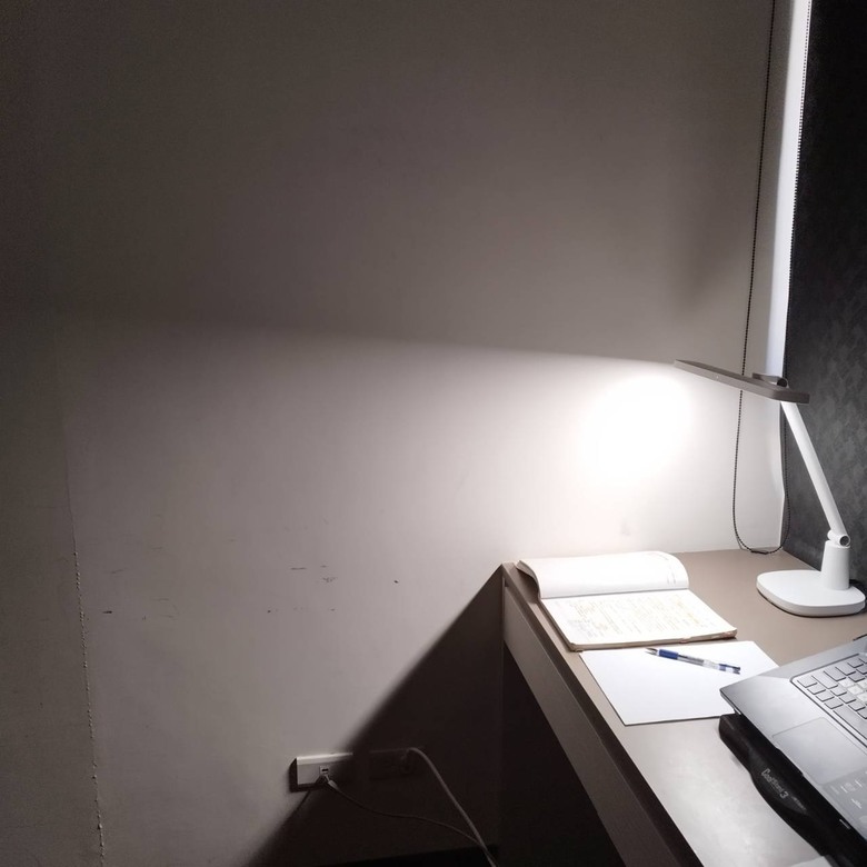 分享 租屋小套房光源改造!夜讀仔的書桌救星