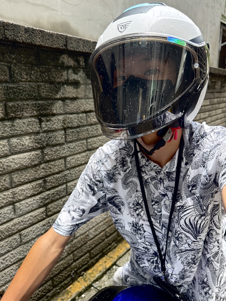 [心得] IRIE NOVA3.0安全帽 下雨通勤神器