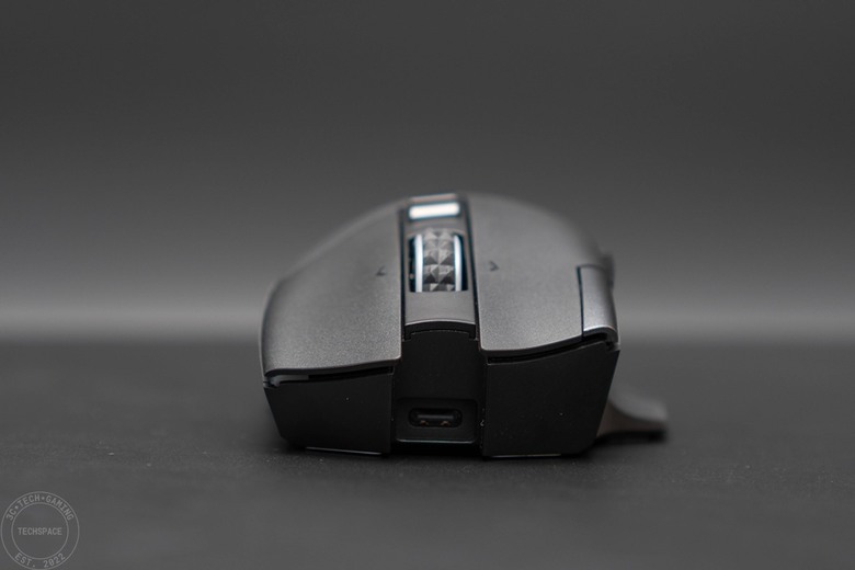 MSI VERSA PRO WIRELESS 無線電競滑鼠開箱評測 | 搭載 PixArt PAW-3395 光學感測器、三模輸出、具備 MOUSE DOCK PRO 磁性充電座