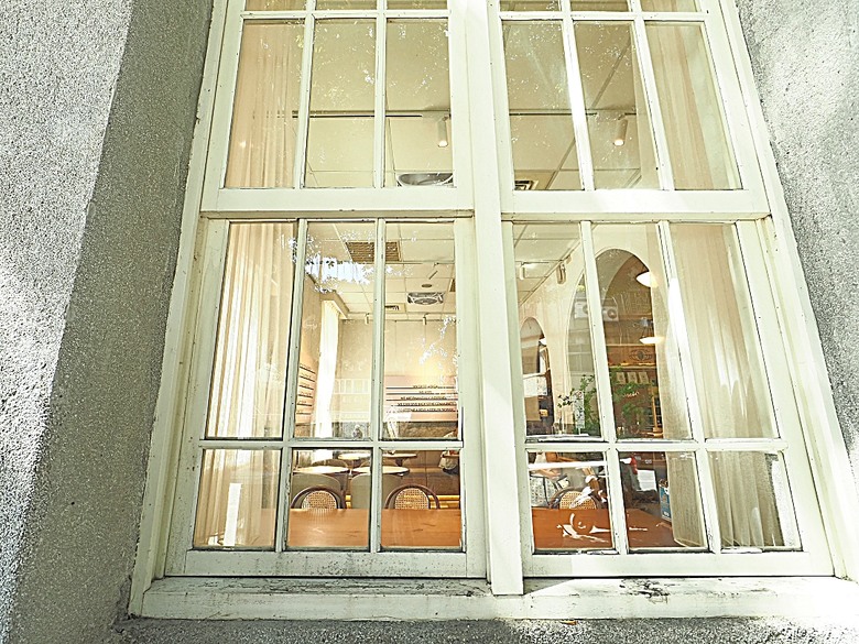 心中山線形公園、誠品書店 R79、玫瑰古蹟—蔡瑞月舞蹈研究社、光點台北(台北之家)、中山藏藝所,附掛OKAY韓國烤肉 — 臺北市區小旅行之選物小攤、咖啡香與日系文青風生活圈