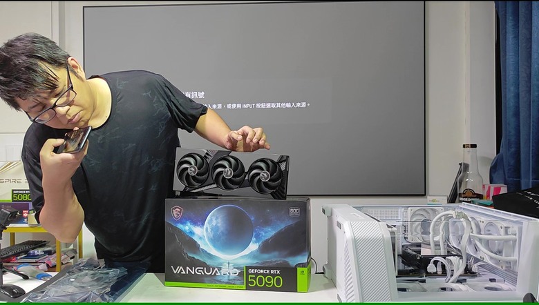 每次英亞啟動就少一位肥羊被宰！7萬2甜甜價 微星龍神 MSI 5090 VANGUARD SOC開箱，靜音風扇與極致效能。
