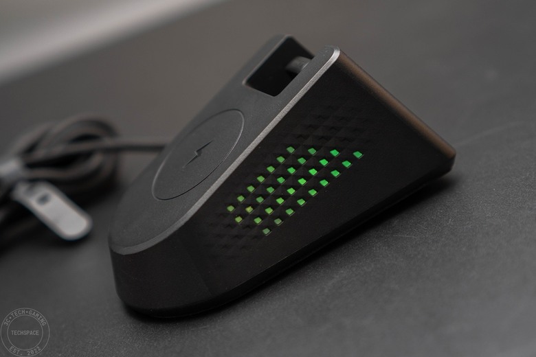 MSI VERSA PRO WIRELESS 無線電競滑鼠開箱評測 | 搭載 PixArt PAW-3395 光學感測器、三模輸出、具備 MOUSE DOCK PRO 磁性充電座