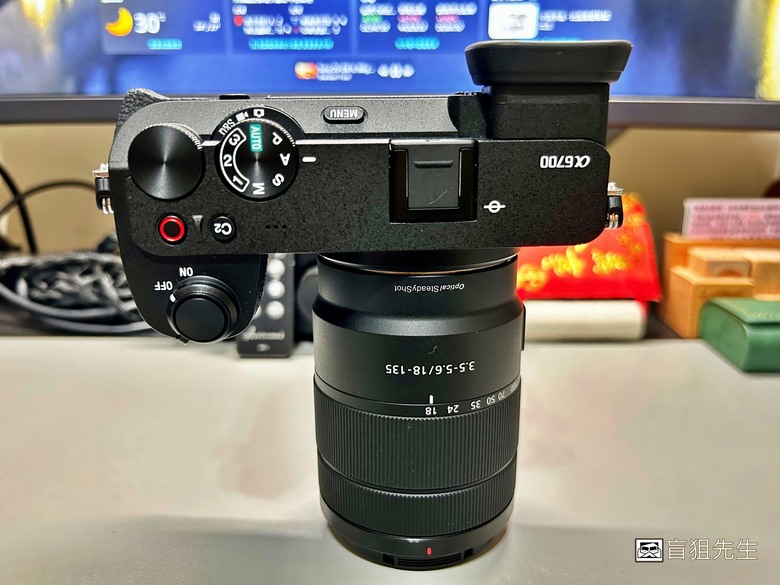【盲狙先生傳100】SONY a6700M 被小惡魔推坑篇 | SEL18135 KIT鏡+SEL16F2.8,街拍、旅遊一次到位的入門機首選