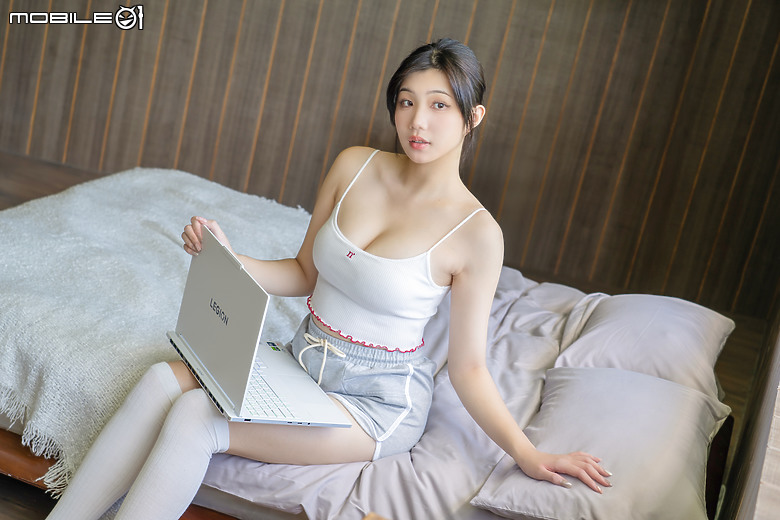 點我看大圖 Lenovo Legion 7i (Gen10) 電競筆電|白色外表藏不住強大戰力!