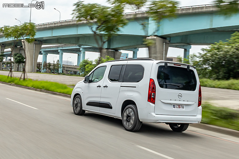 Opel Combo Life Premium 試駕｜挾德藝美學登台參戰，啟七座 MPV 瑜亮之爭！