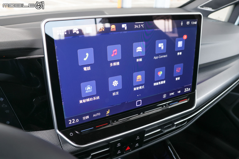 Volkswagen Golf 280 eTSI R-Line 試駕｜科技指數升級、仍為經典之作！