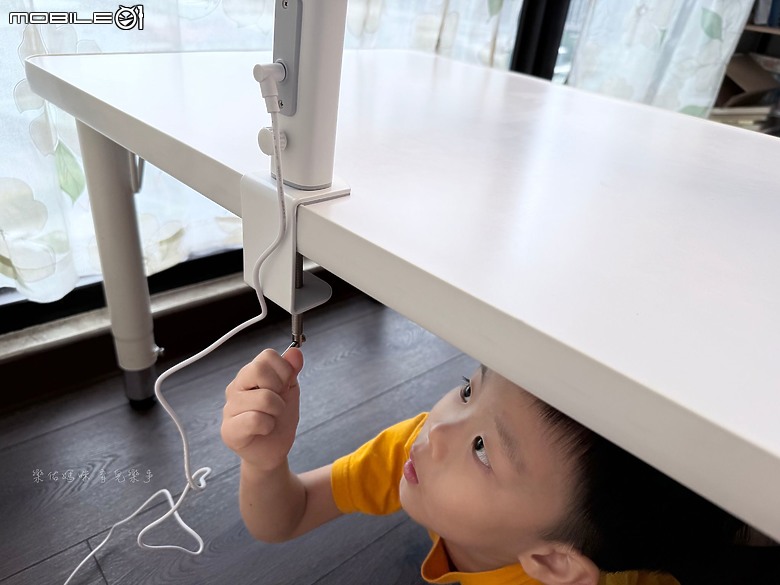開箱 舞光DANCELIGHT Eye Health 全光譜護眼檯燈｜孩子閱讀學習的護眼好夥伴！