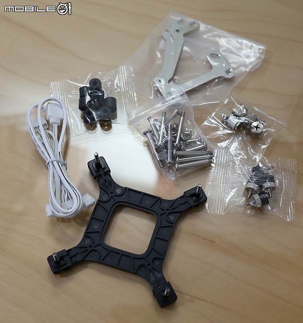 點我看大圖 幻彩星環風扇 DEEPCOOL 九州風神 LM360 AIO 開箱