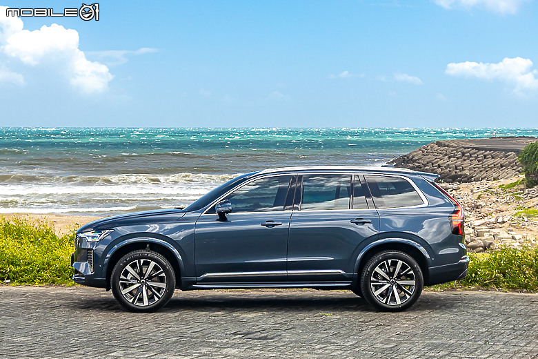 Volvo 小改款 XC90 B5 Plus 試駕|披上時尚外衣、融入科技元素,利劍重磨再戰一回!