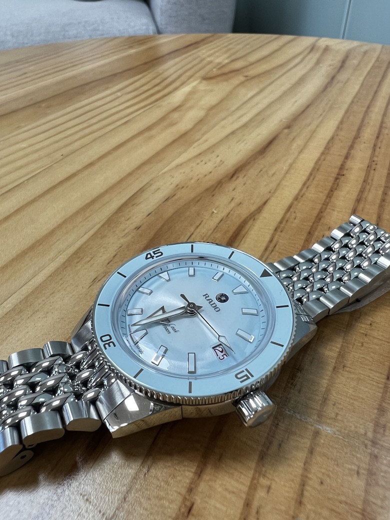 【開箱】女友原本只想看展,結果我七夕提前破產|Rado Captain Cook 39mm 對錶入手記