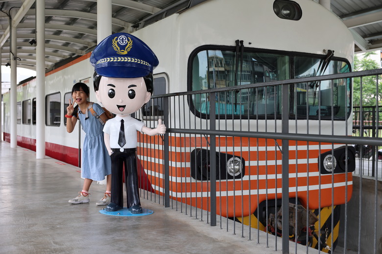 【鐵道與貓的午後漫遊】苗栗火車頭園區遊記
