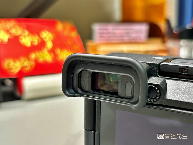 【盲狙先生傳100】SONY a6700M 被小惡魔推坑篇 | SEL18135 KIT鏡+SEL16F2.8,街拍、旅遊一次到位的入門機首選