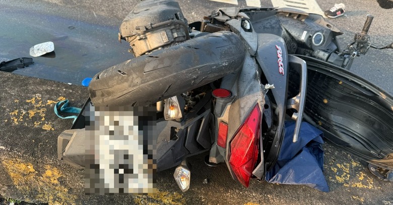台北忠孝橋嚴重車禍💢 💢☠️☠️！2x歲騎士🏍️🏍️暫無呼吸心跳