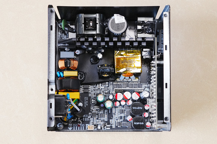 (開箱) 穩定,高CP值選擇 Cougar 美洲獅 GR 750W 金牌 ATX 3.1電源供應器 (開箱) 穩定,高CP值選擇 Cougar 美洲獅 GR 750W 金牌 ATX 3.1電源供應器